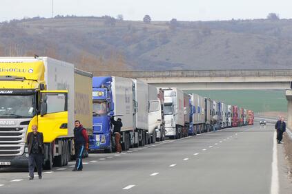 Тежкотоварните камиони ще бъдат спрени и на 1 януари 2018