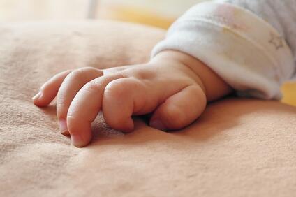 Само 57 175 бебета са родени миналата година в страната