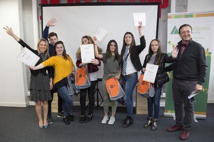 Екип от бизнес доброволци от NN България подкрепи учениците в