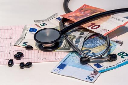 В момента в България пациентите доплащат лични средства за здравеопазване