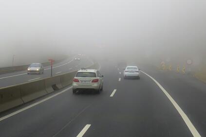 Снимка: При гъста мъгла и видимост не повече от 2 3 метра най важна е преценката е шофьора